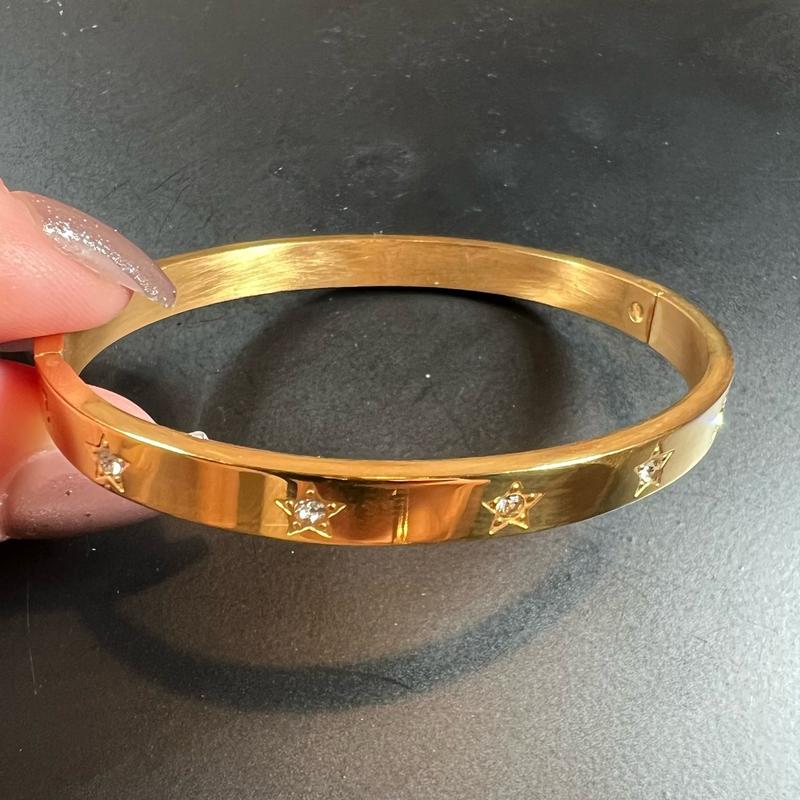 Kia star bracelet available in silver and gold. Diamanté star detail 2