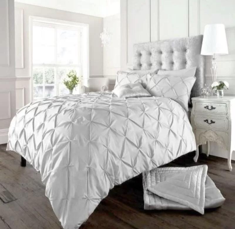 Product Introduction of Alexander duvet covers for bedding Alexander PinTuck Quilt Duvet Cover with Matching Pillow Case Reversible Comfortable Bedding Set Home Decor 4