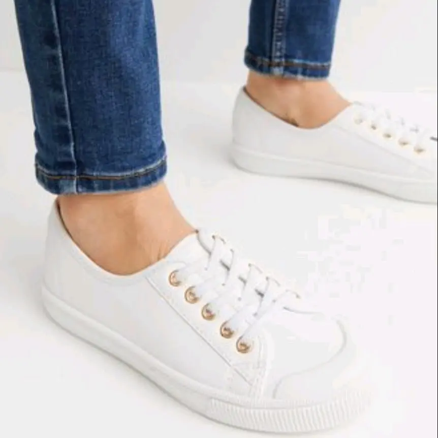 Ex High Street Brand Canvas Lace Front Trainers, White, New Look,Size UK 6/7 casual, pumps, summer, womens foot Footwear Sneaker Sports Shoes Classic Comfort Training Athletic Closed