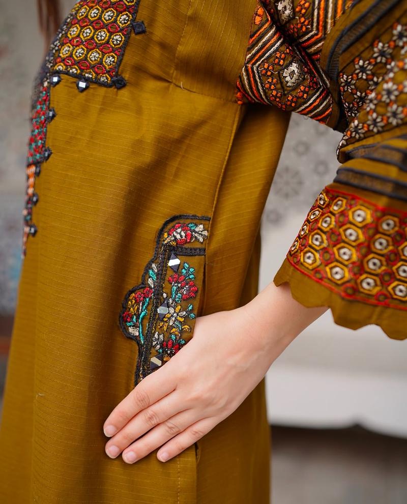 Product Introduction of 3-Piece Embroidered Khaddi Cotton Suit with Sindhi-Inspired Design. Comfort Matching 2