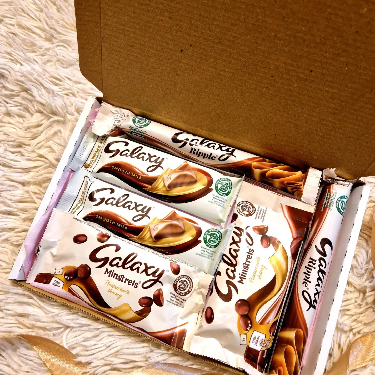Galaxy Chocolate Snack Gift Box with Minstrels, Chocolate Bars & Ripples - Bonbon, Milk, Dessert pink choco lovers