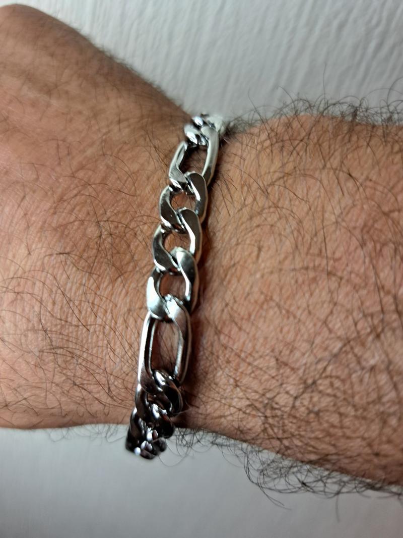 Product Introduction of figaro link bracelet. gold or silver plated available. stainless Steel. 8