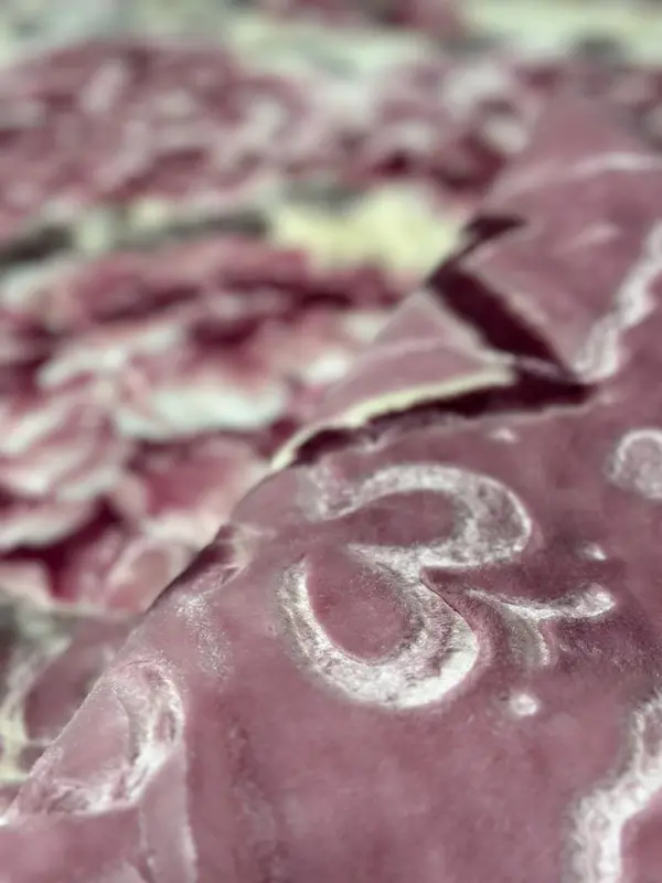 Fabcot Blanket, Floral Embossed Cloudy Mink Super Soft Blanket,King Size, Reversible FabCot Bed Blanket, 200 * 240cm, 4kg (Light Purple) 4