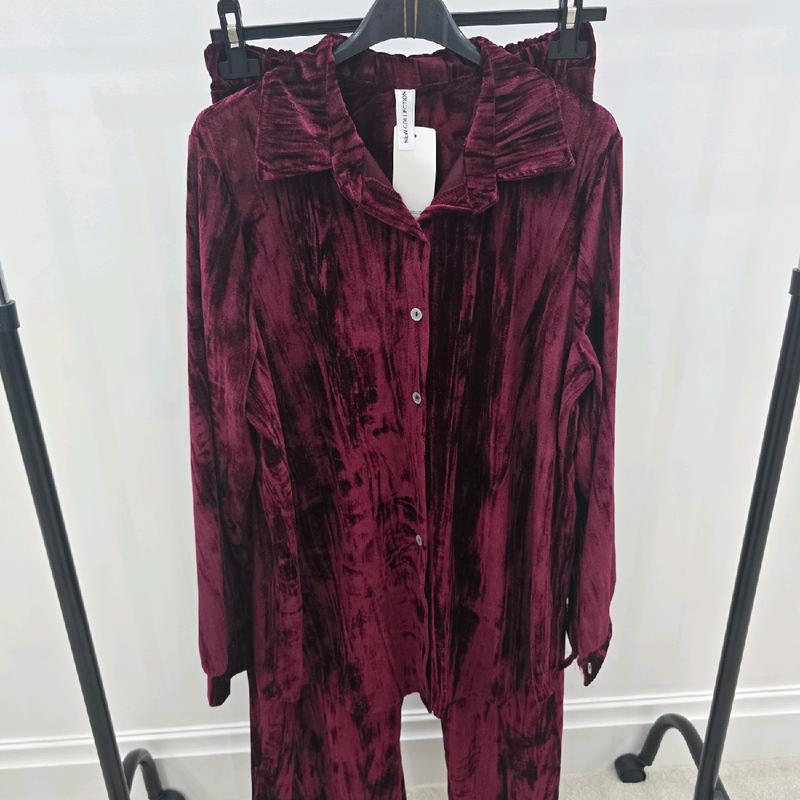 Women's Velvet Co-Ord Set with Straight Pants - Perfect for Any Occasion - Suits, Womenswear Comfortable Clothing Top Soft Outfit Style Formal Elegance 2
