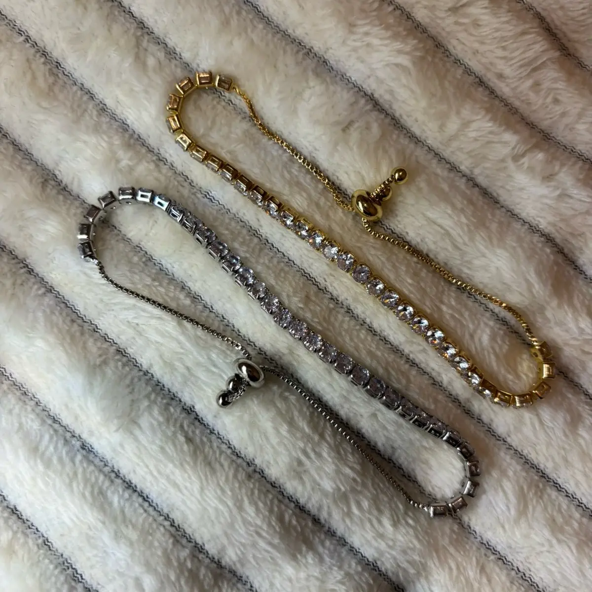 Plain rhinestone bracelet
