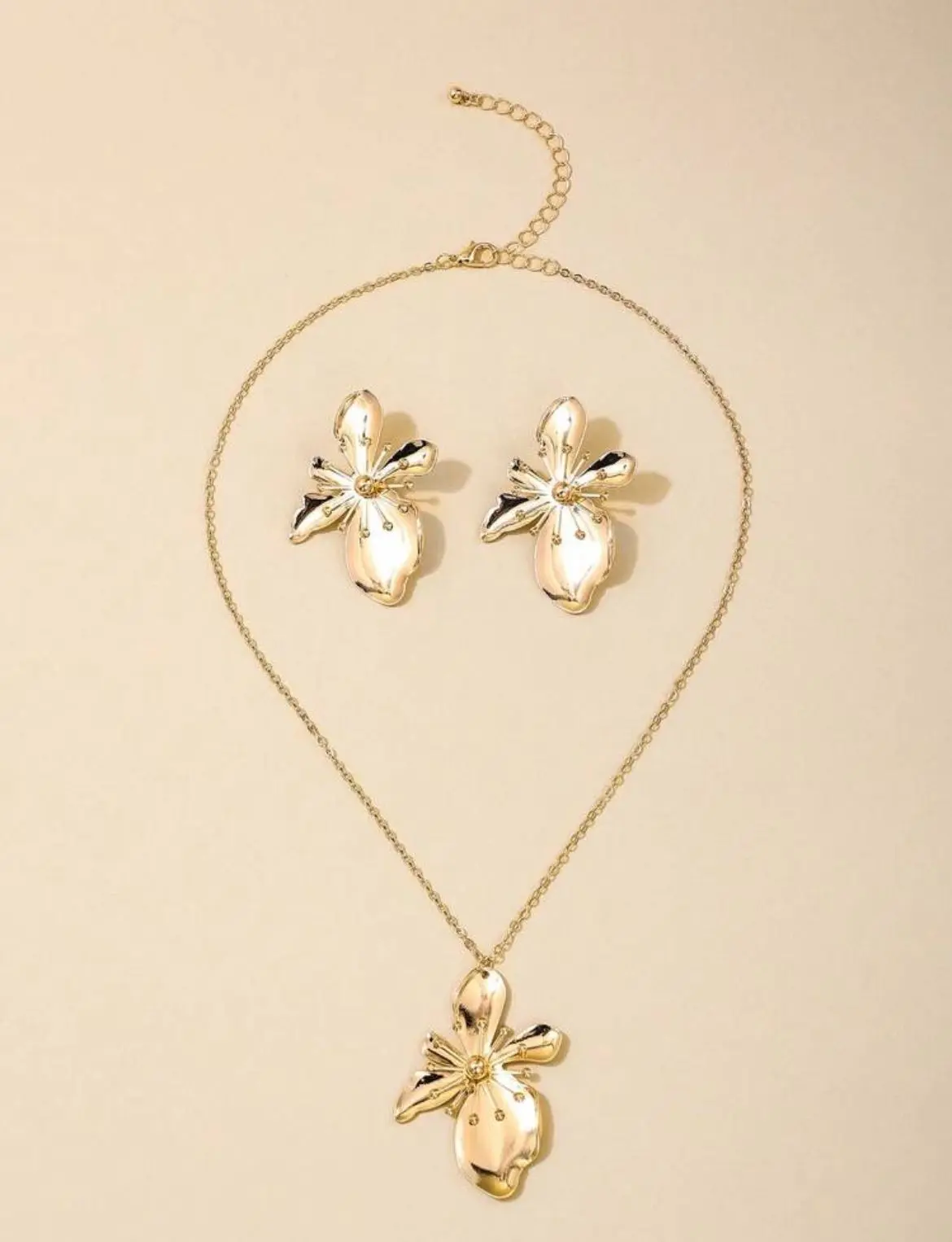 1 set Exaggerated And Fresh Metal Flower Necklace Earring Set, Suitable For Ladies' Daily Commute, Travel, Vacation, Dating, Birthday And Holiday Gifts And Party Wearing