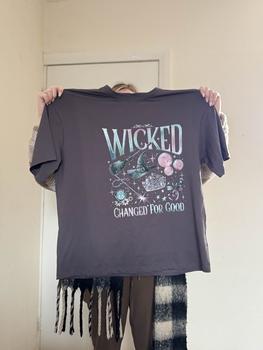 Product Review of Women's Wicked Witch & Letter Round Neck Graphic Tee, Trendy Apparel, Fashion Casual Graphic Print Half Sleeve T-shirt for Daily Wear, Ladies Clothing for All Seasons from A**n J**r 🫶**💗 0