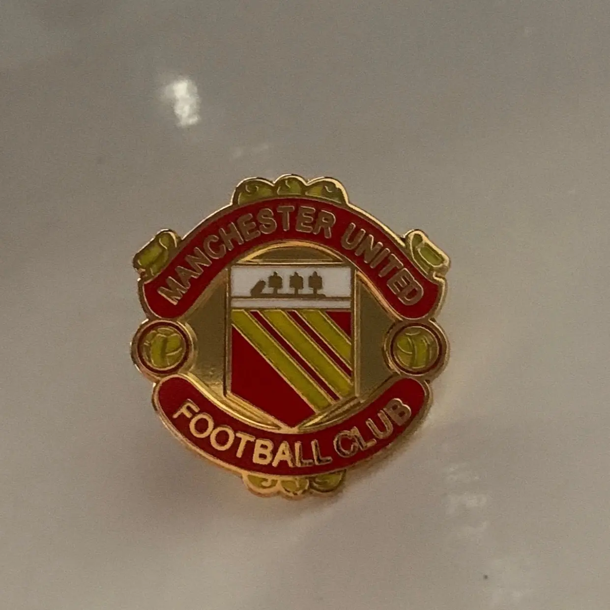 MUFC Original Crest Pin Badge