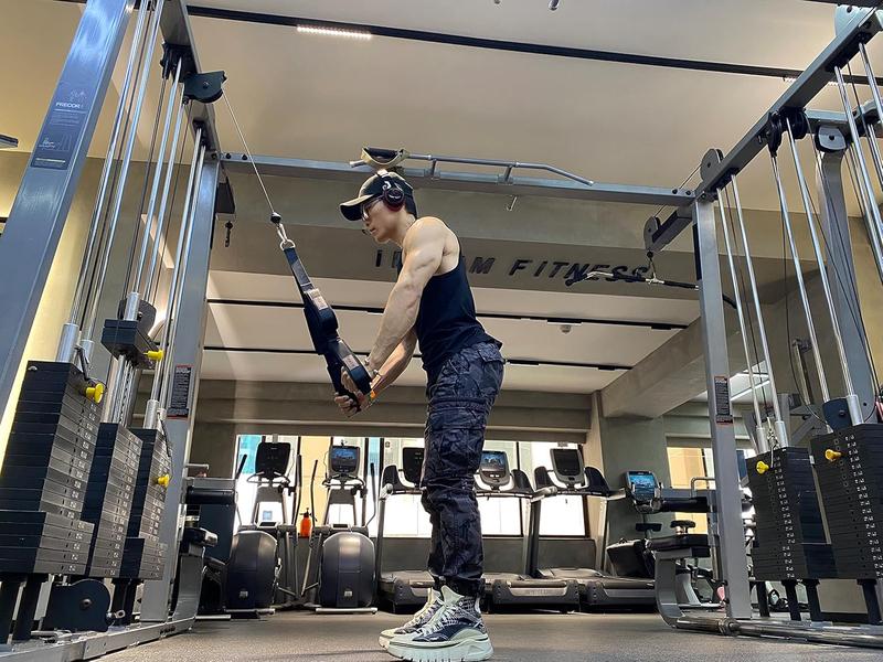 Triceps Rope Gym Cable Machine Attachments with Carabiner Anti-Slip Long Triceps Strap 2 Loops Neoprene Handles Pulldown Rope for Pushdowns Face Pulls Crunches Overhead Extensions Biceps Curl 6