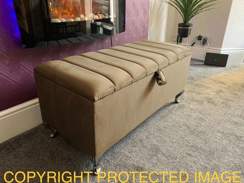 Product Introduction of Ottoman Storage Box Panel Cut Design Blanket Toys Storage Upholstered Bench Footstool Handcrafted Plush Velvet 2