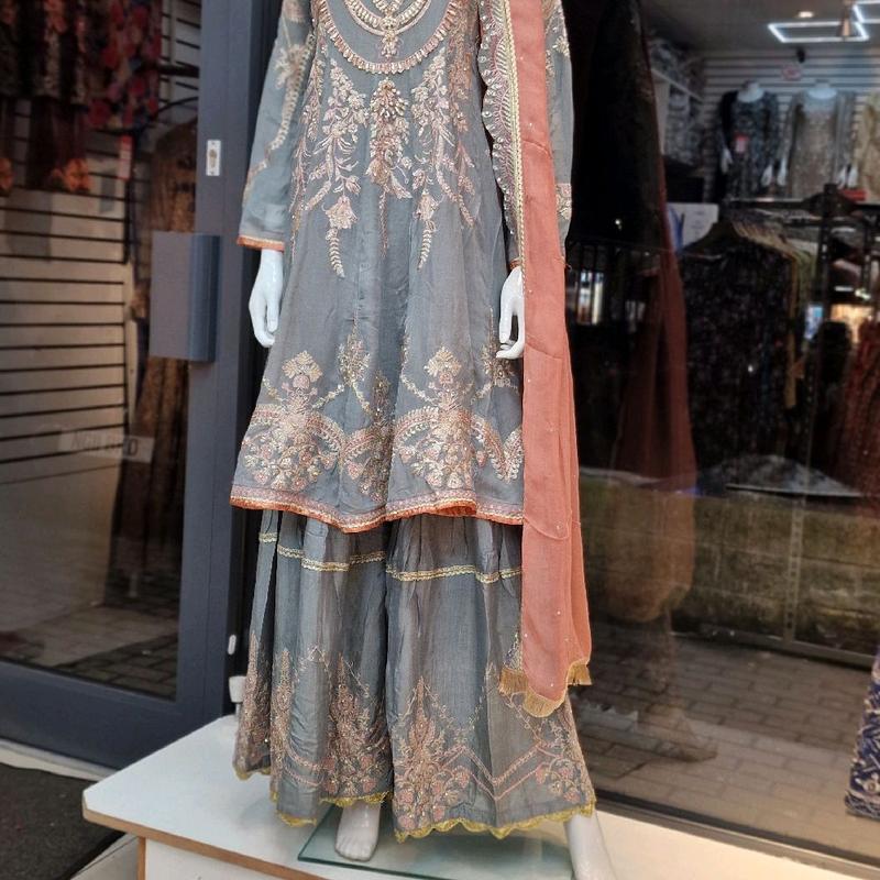 Grey and pink dress with embroidery and hand hand embellished  Womenswear Lady Long Sleeve Comfort Fabric Chiffon 4