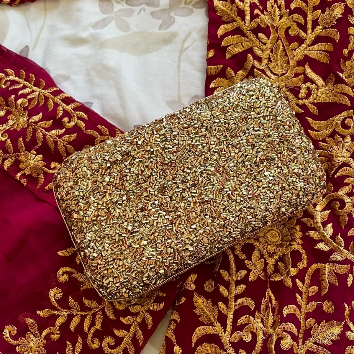Gold Handbag Clutch with Chain for Women - Perfect for Parties and Special Occasions