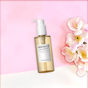 Skin1004 - Madagascar Centella Light Cleansing Oil - 200ml - Cleansing Oil Sensitive Skin All Skin Types Lightweight Cleanser Makeup Remover Gentle Hydrating double cleanser Plant oil to foam Moisturizing Hypoallergenic