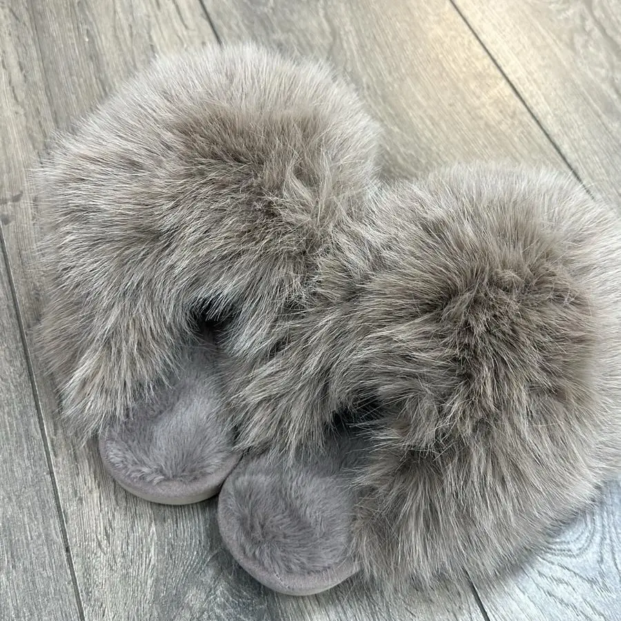 Women's Faux Fur Slippers - Cozy and Comfortable - Girl