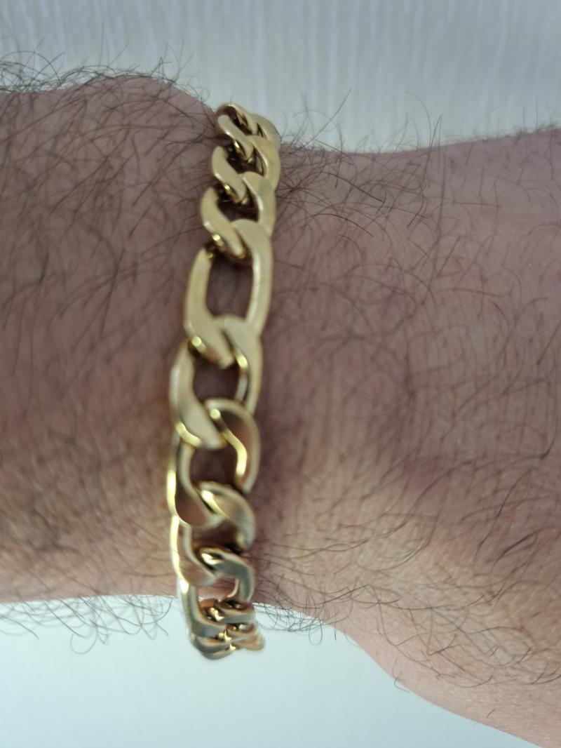 Product Introduction of figaro link bracelet. gold or silver plated available. stainless Steel. 4