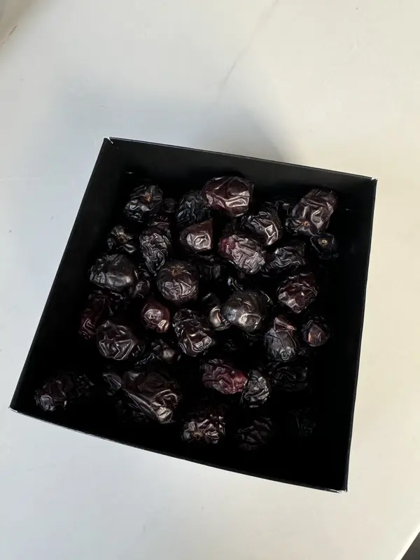 High Quality Premium Ajwa Dates from Saudi Arabia Natural 4