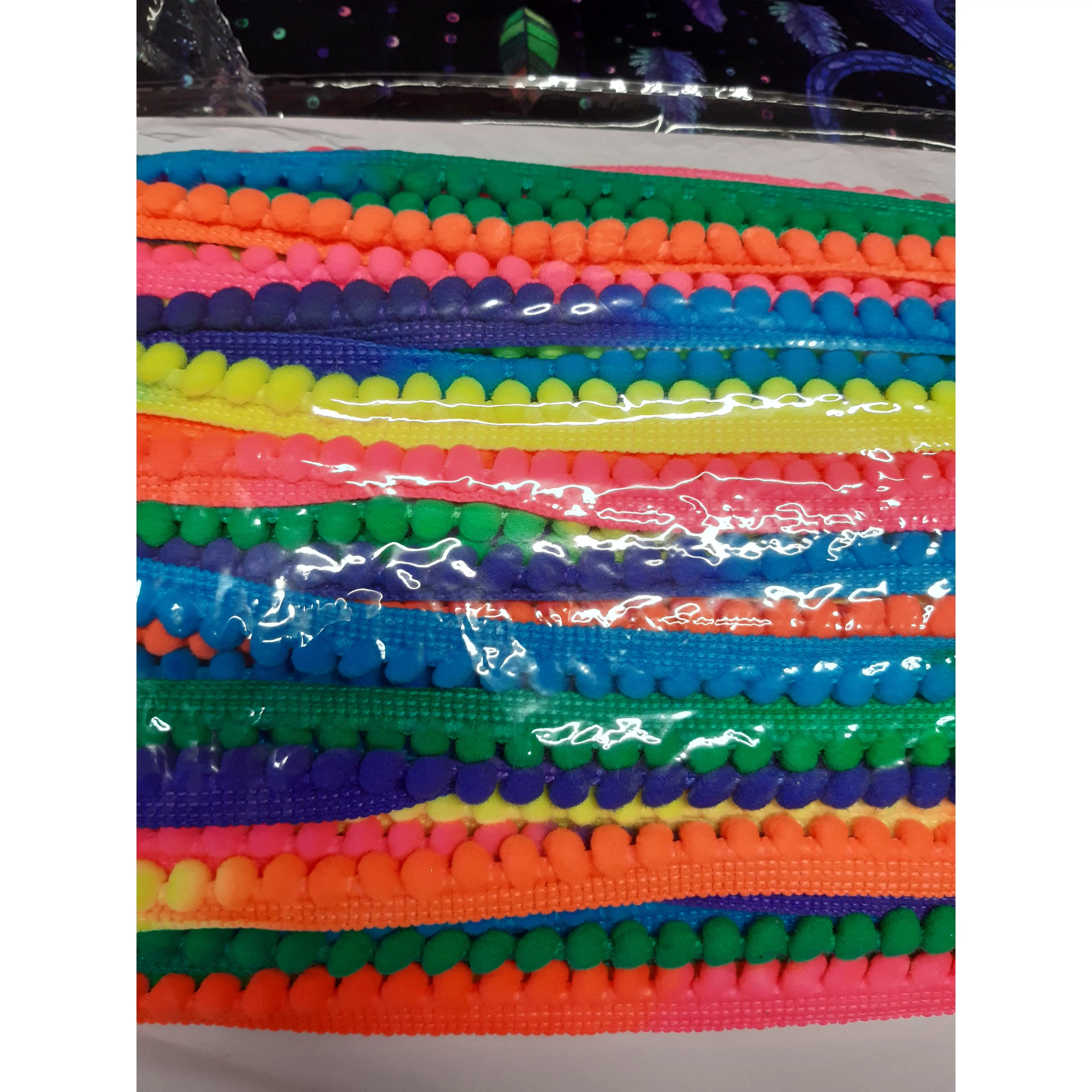 Pom pom trim
