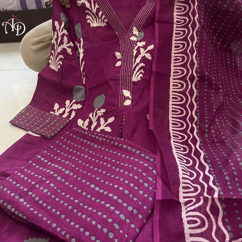 A line kurta set with embroidered work on neck and sleeve. pakistani outfits 8