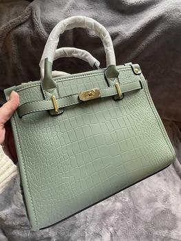 Product Review of Women's Fashionable Crocodile Embossed Tote Bag & Wallet & Clutch Bag, Large Capacity Pu Tote Bag with Shoulder Strap, Casual Trendy Versatile High-quality Daily Commuting  Bag Set from M**s V**y 1