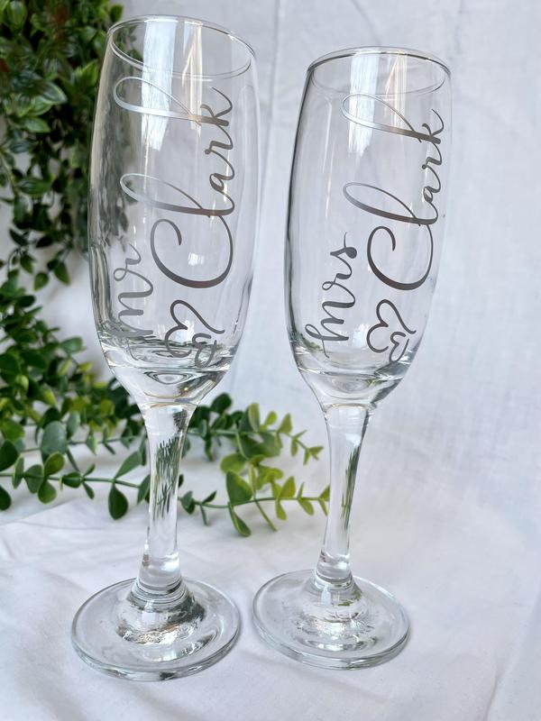 Personalized Wedding Glasses for the Bride and Groom | Mr and Mrs Glasses | Groom Bride Glasses | Glasses for Two | Wedding Glasses Set 6