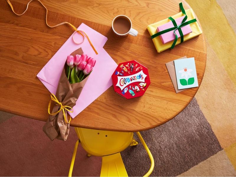 Product Introduction of Celebrations Chocolate Gift Box, 385g – Assorted Chocolates Valentine’s Gifts for Him or Her 3