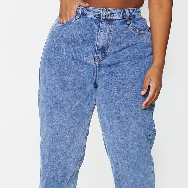 PRETTYLITTLETHING Plus Vintage Wash Mom Jeans Denim 2