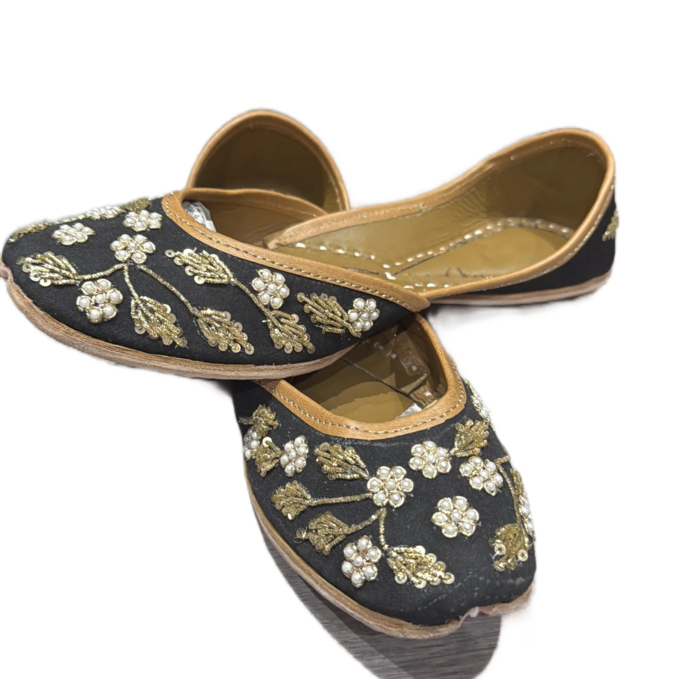Women’s black and gold floral designed jutti