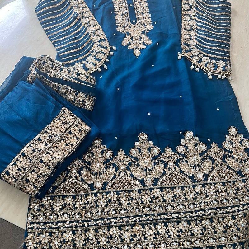 Fully embroidery suit. 6