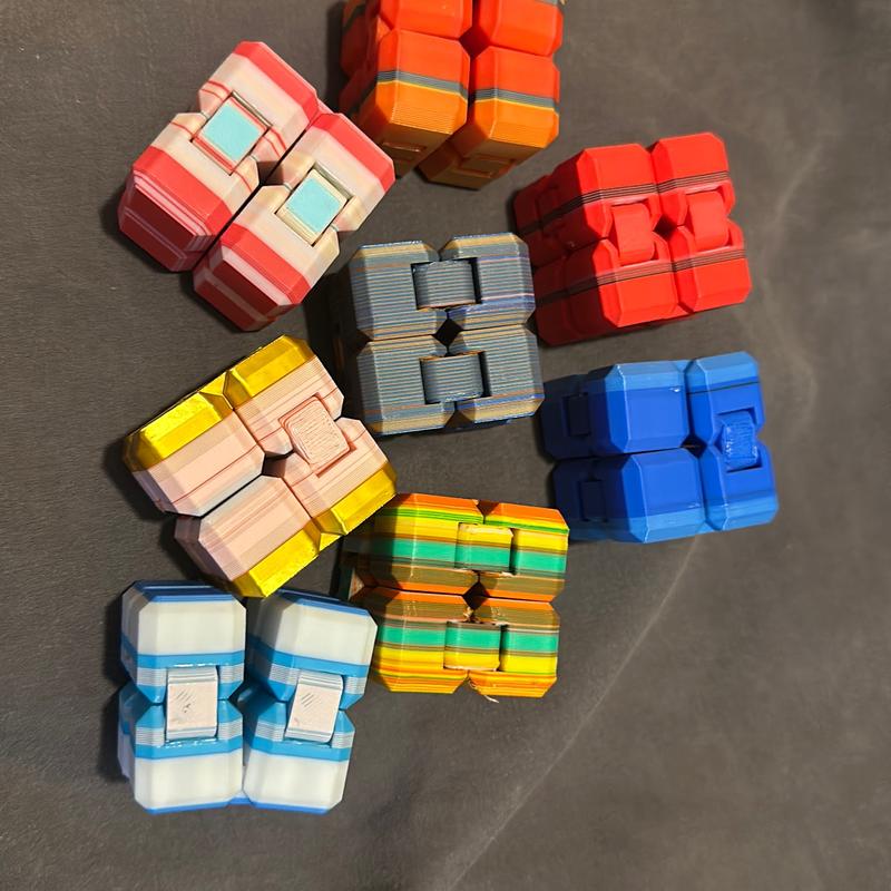 3D Infinity Cube - Perfect Desk Toy For Stress Relief And Focus Improvement 0