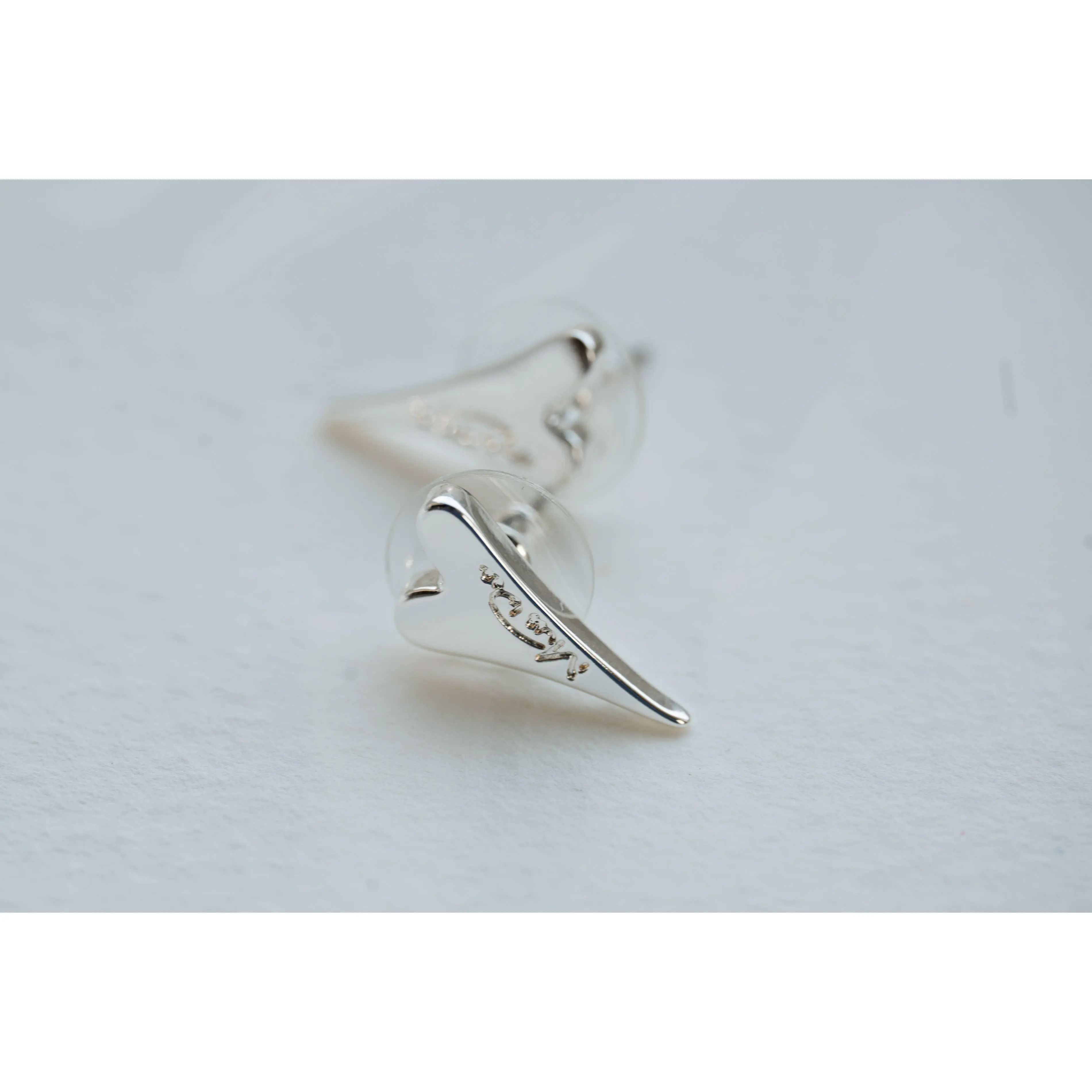 SILVER SOLID HEART STUDS EARRINGS*