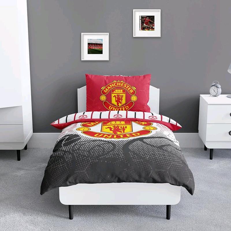 Manchester FC Character World  Single Duvet Cover Set, Crest Design | Red Reversible 2 Sided Football Bedding Cover Official Merchandise Including Matching Pillow Case 1