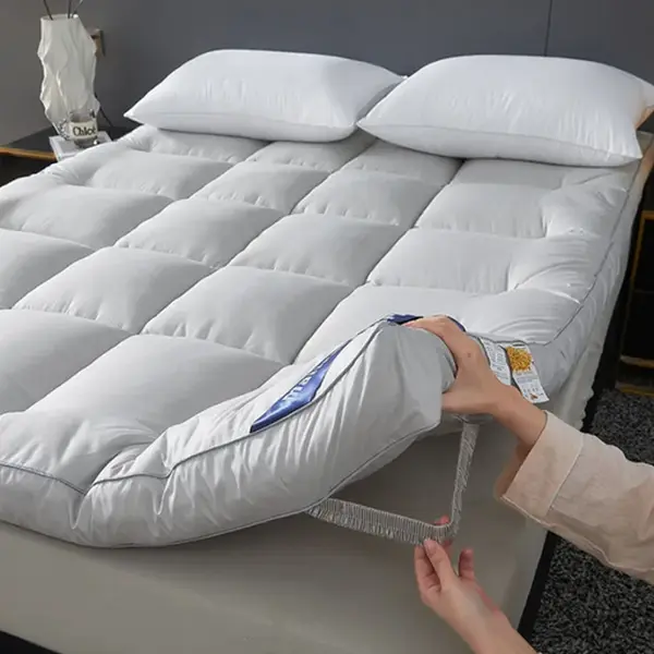 Best Mattress Topper 4 Inch/10cm 1000 GSM Heavy Fill Super Soft and Fluffy Hand Filled Single 4ft Double King Super-King Box Stitched Extra Deep Hotel Quality Super Soft & Comfy Box Stitched Microfibre Cover Double Mattress Topper - Easy Fit Straps