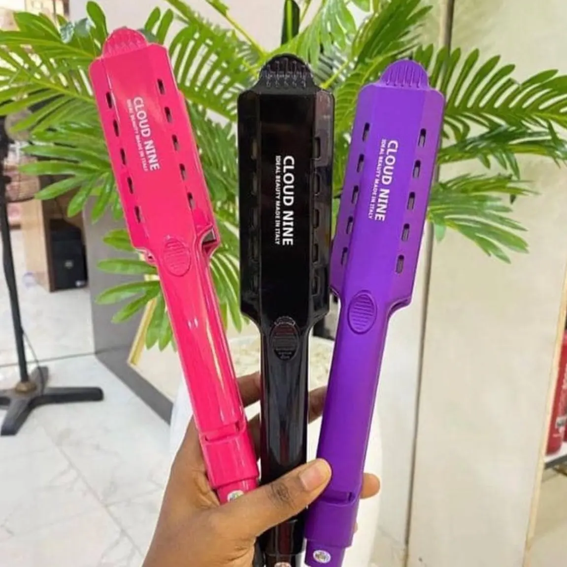 Cloud Nine professional hair straightener. Super quality, up to 4 settings temperature regulation.