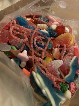 Product Review of 1 KG Pick n Mix Sweets Packed LIVE - Unique Mix of Your Favourites and Unusual Sweets in craft Box. Candy from ** B**e ** 2**8 ** 2**2 ** 0