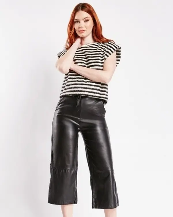 Women's Black Faux Leather Wide Leg Culottes - Perfect for Any Occasion - Womenswear, Pants   Bottom Fashion Pockets Comfort Casual