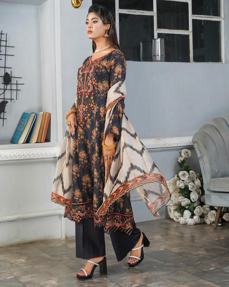 Product Introduction of Munira lawn suits Dress 15