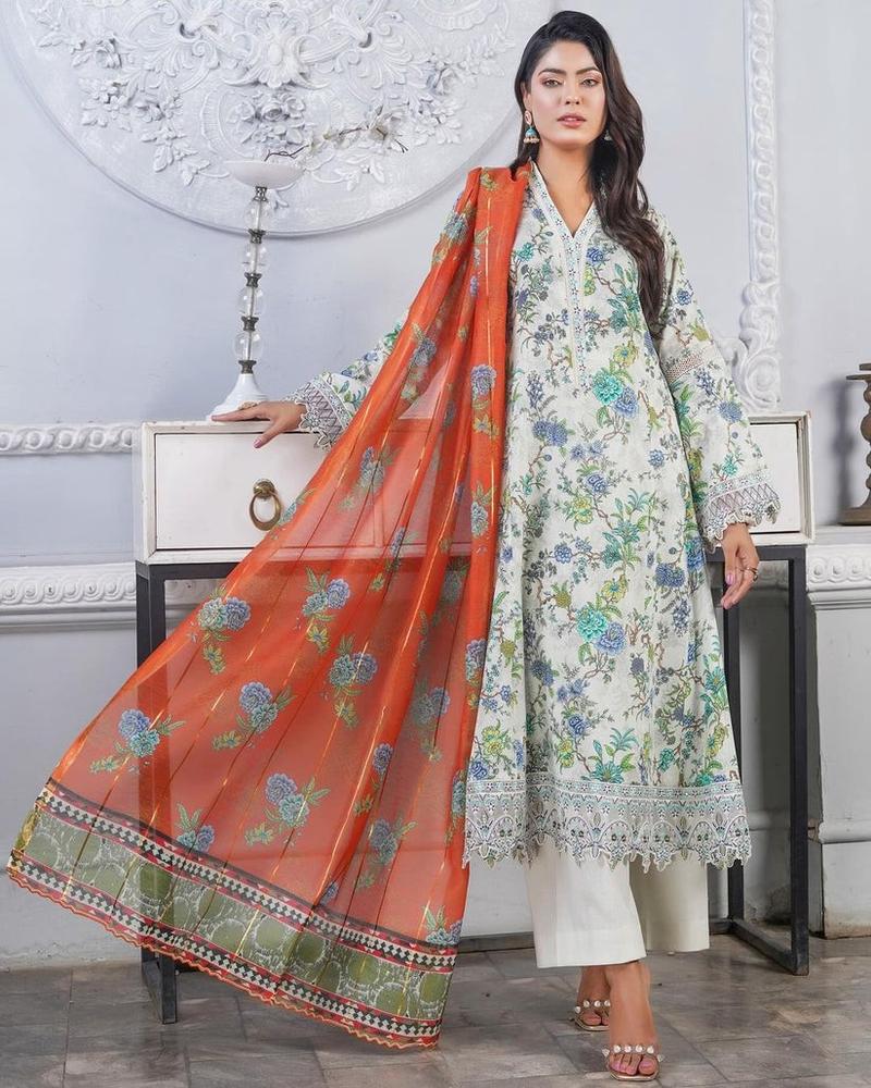 Product Introduction of Munira lawn suits Dress 7