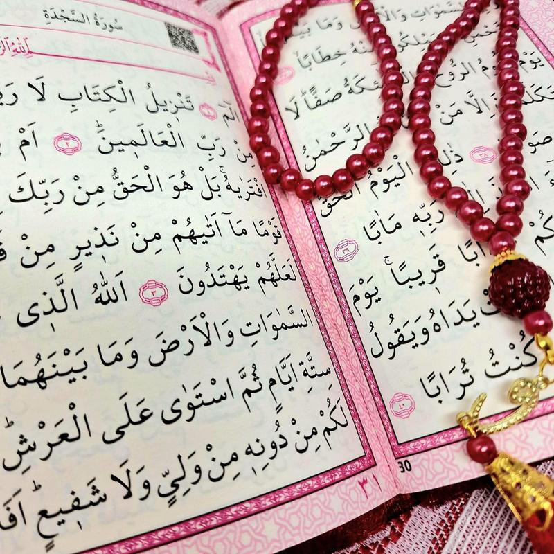 Yaqeen Islamic Gift Set (Surah Booklet, Prayer Beads Tasbeeh + Prayer Rug) Namaz Oriental Muslim Carpet Janamaz Sajadah, Hajj Umrah Ramadan Eid Wedding Niqah Gift Muslimah Velvet Cover Quran Muslim gift 6