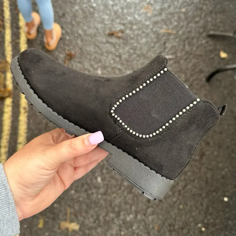 Girls Chelsea studded boots 2