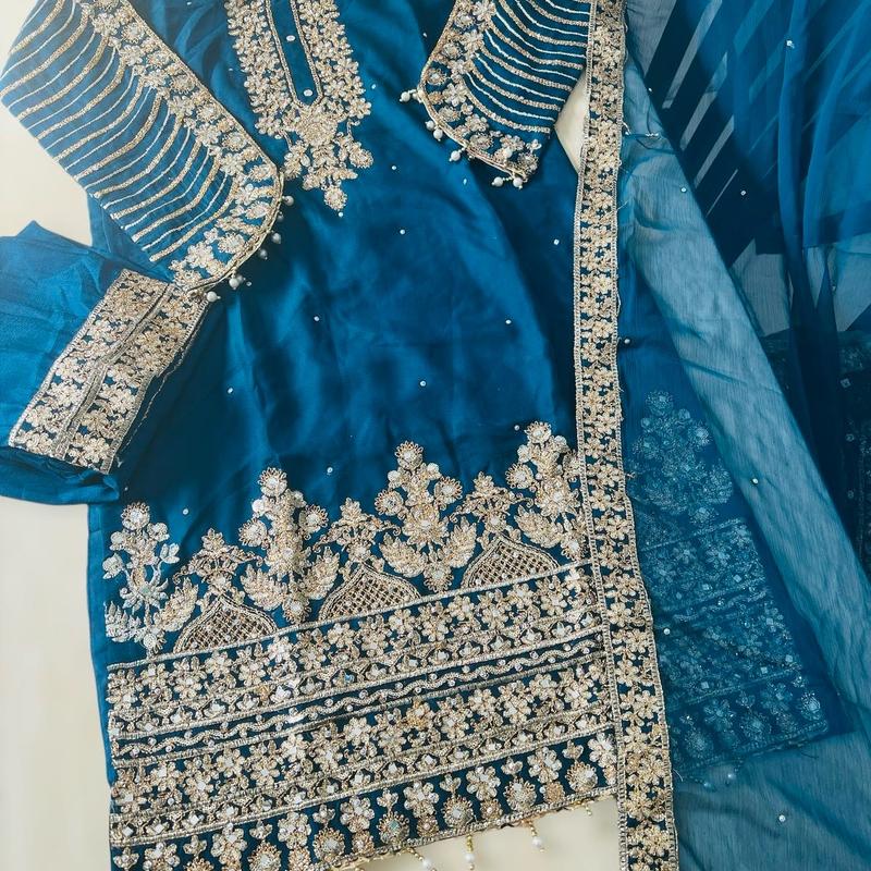 Fully embroidery suit. 5