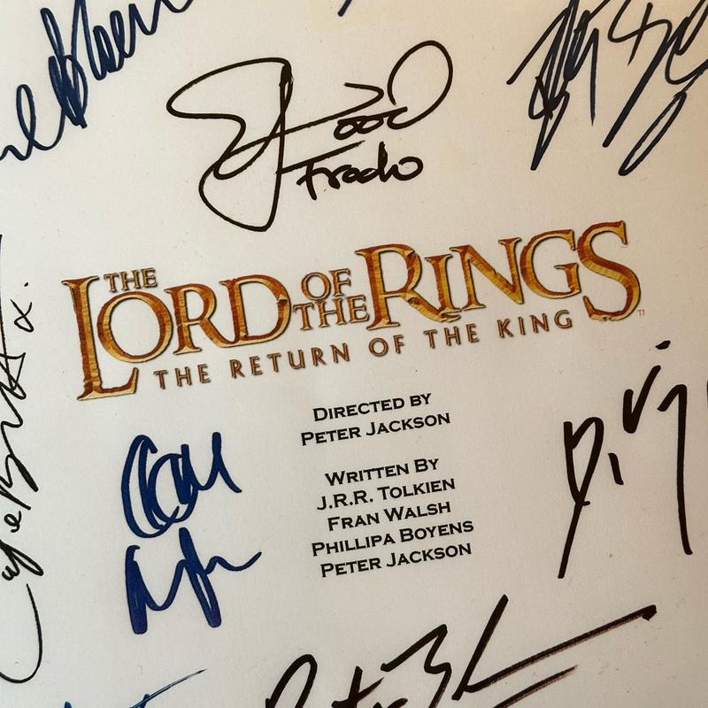 LORD OF THE RINGS: RETURN OF THE KING MOVIE SCRIPT with Printed Cast Autographs 1