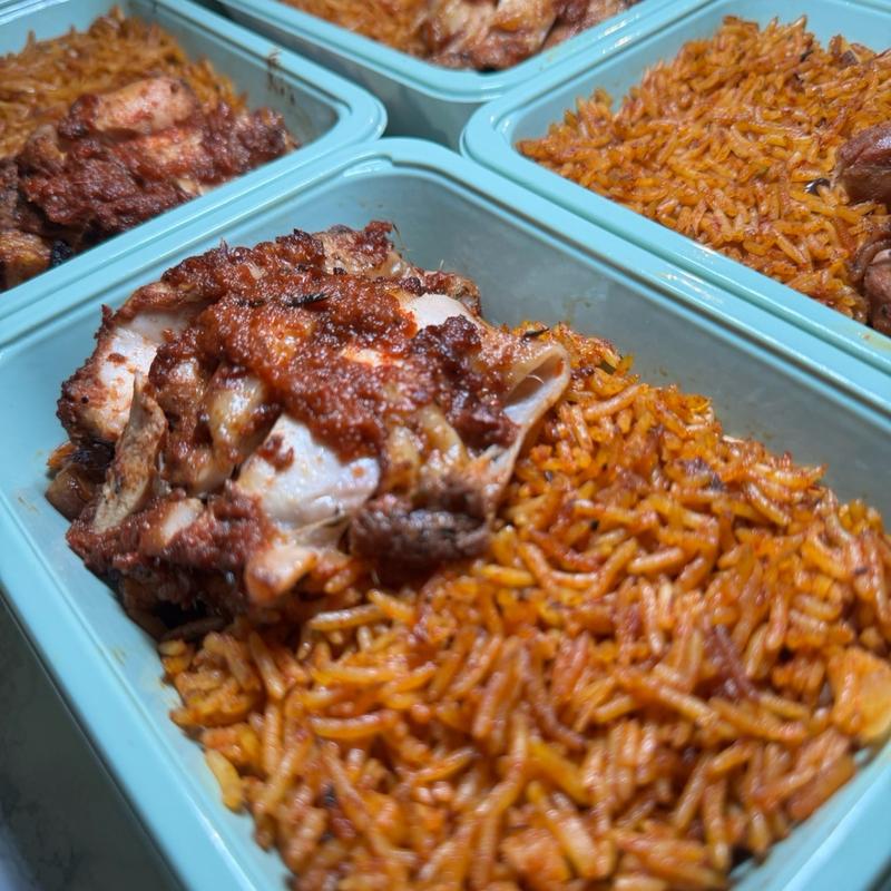 Jollof Rice, Plantain, and Spiced Chicken - Delicious African Cuisine - Food Traditional Instant 1