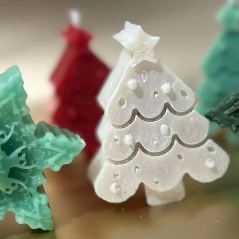 Hand-Poured Decorative Candle Gift for Festive Occasions - Glittering Snowflake Design and Whimsical Christmas Tree Shape wax melt Scent Decoration Cozy 2