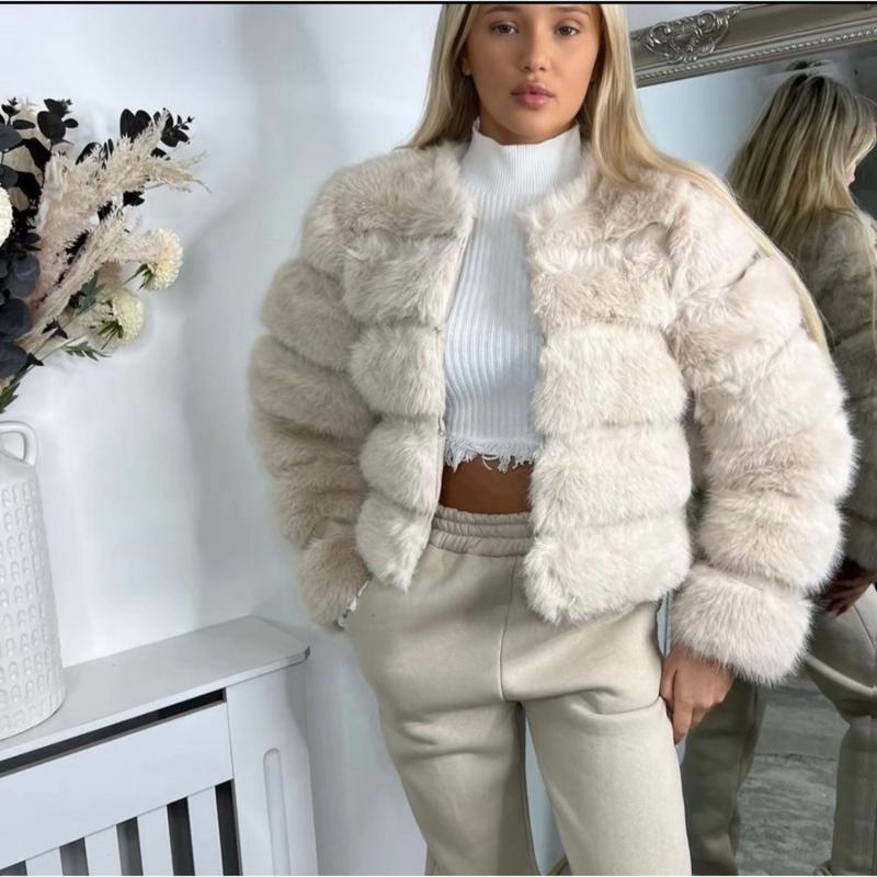 CAMILLA Women's Faux Fur Hoodless Jacket - Warm and Stylish Coat - Womenswear, Coats 2