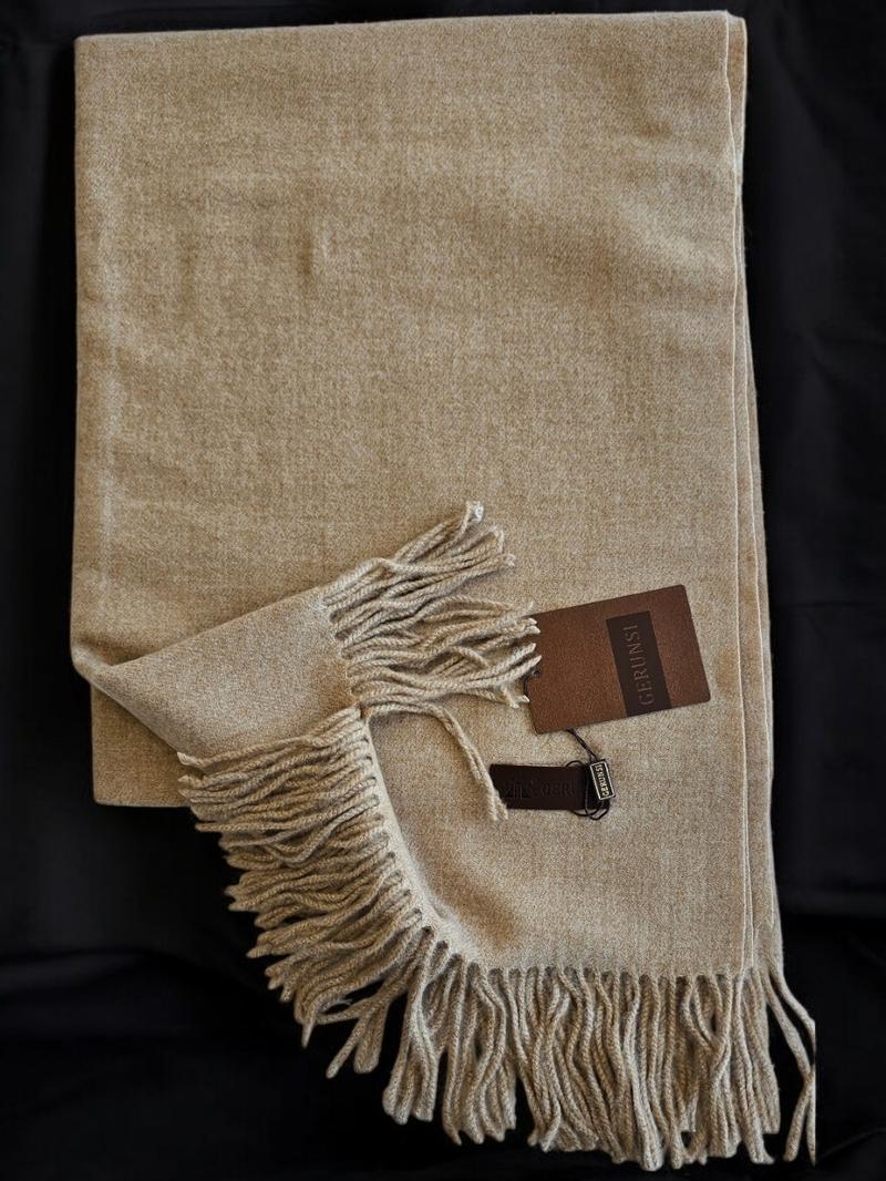 Product Introduction of Women's Pure Cashmere Scarf - Soft and Cozy 3
