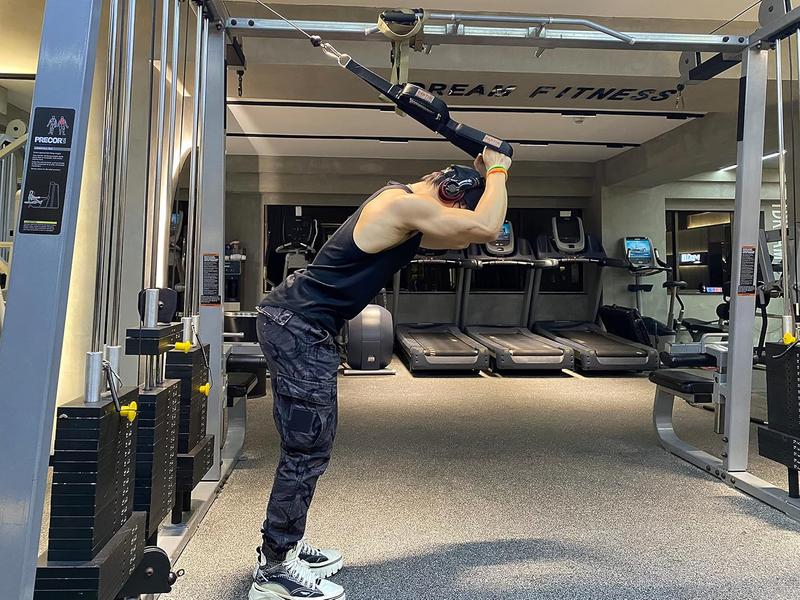 Triceps Rope Gym Cable Machine Attachments with Carabiner Anti-Slip Long Triceps Strap 2 Loops Neoprene Handles Pulldown Rope for Pushdowns Face Pulls Crunches Overhead Extensions Biceps Curl 7