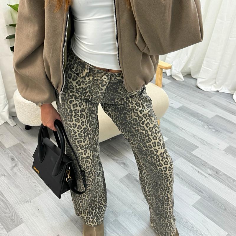 Stretch Leopard Print Denim Dad Jeans Wide Leg Comfy  Comfort Womenswear Bottom Casual Everyday Style Comfortable Day 4