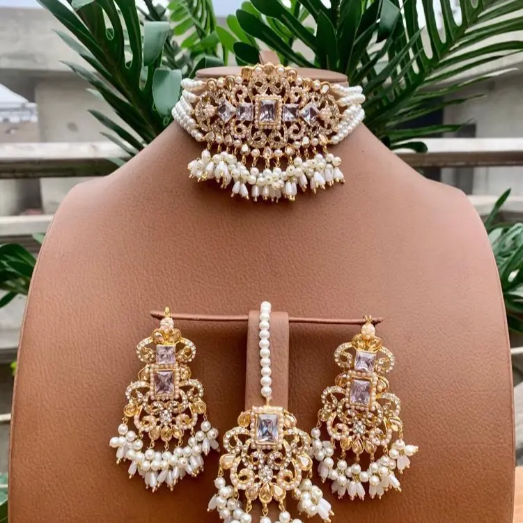 Tuba - Choker with earrings and tika