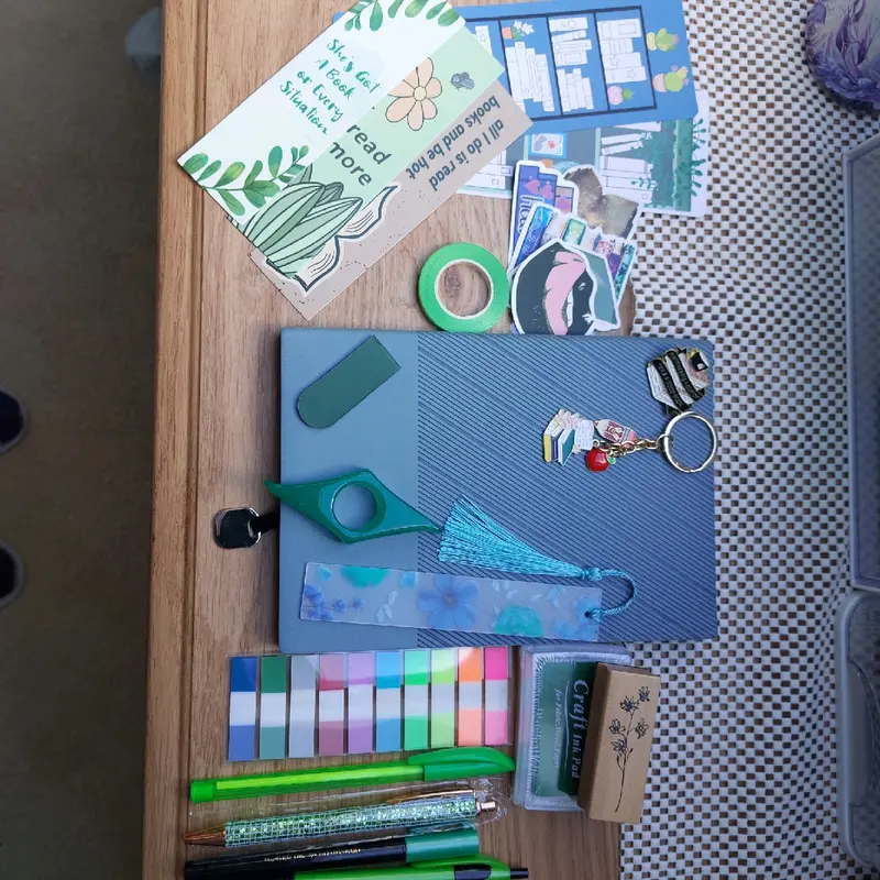 Bookish Bundle Deluxe. Ideal for Book Lovers.   Free UK Postage. 1