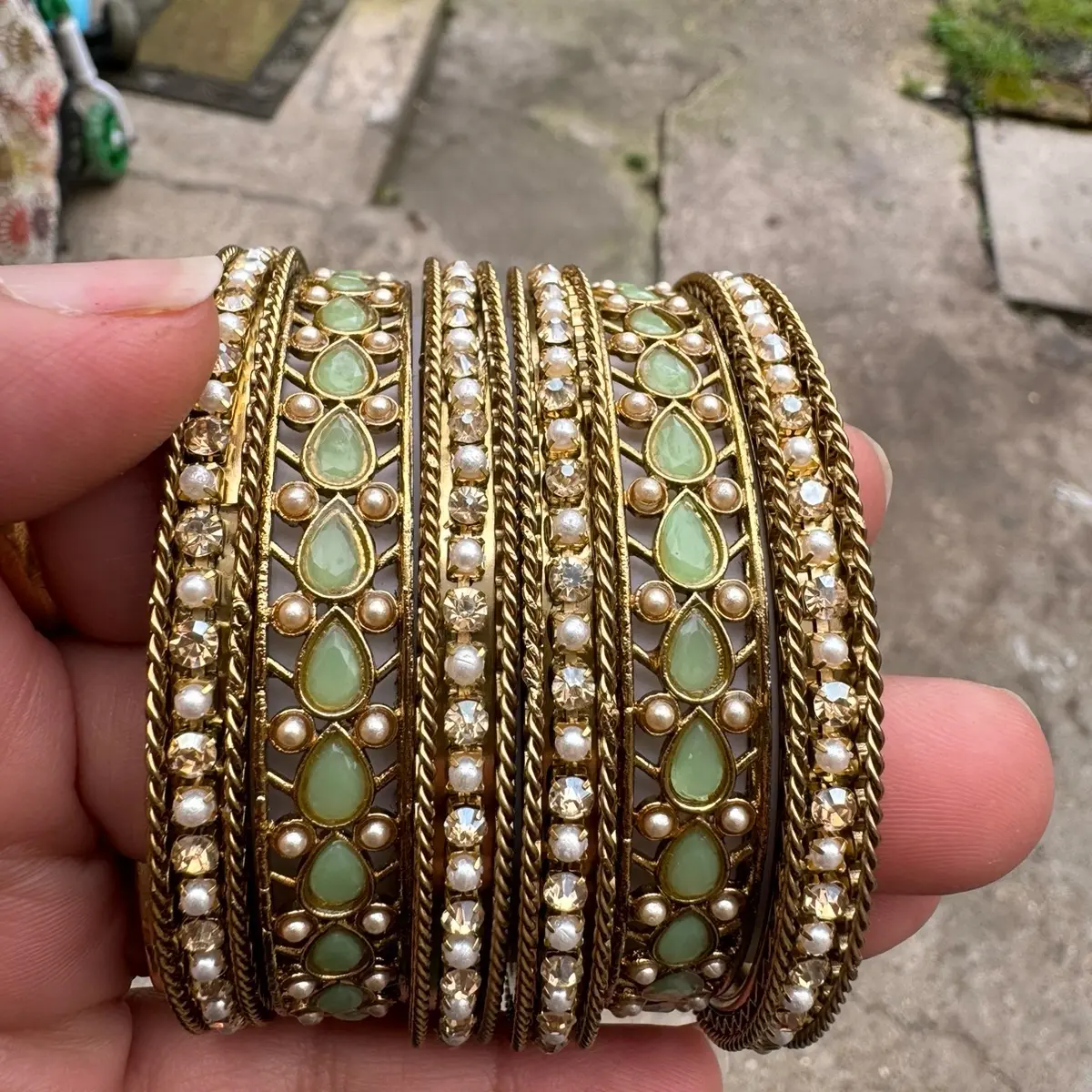 Kundan bangels set